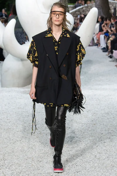Look 30
